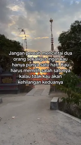 Sesutu yang busuk walaupun di sembunyikan dimanapun sekalipun di dalam tanah bau busuknya tetap akan tercium