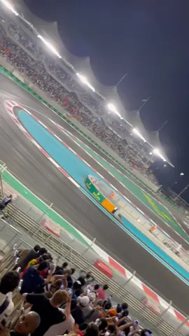 Max Verstappen overtakes Lewis Hamilton on last lap in Abu Dhabi Grand Prix #foryoupage #foryou #maxverstappen #f1