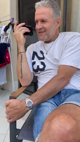 אחד העוקבים כתב לי שאבא שלו אוהב אותי  וצירף את הסרטון הבא : איזה אבא מלך ! אין ספק שבשביל התגובות האלה שלכם שווה לרוץ כל היום לאולפנים אוהב אתכם ! #עדןגבאי 