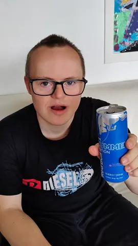 Michael Linnet. #redbull #thesummeredition #juneberrysmag #energydrink 😎😍😄😃