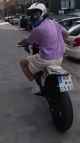 Olli ist voll im Saft 🧃  #davidbost #motorrad #gehtsteil 