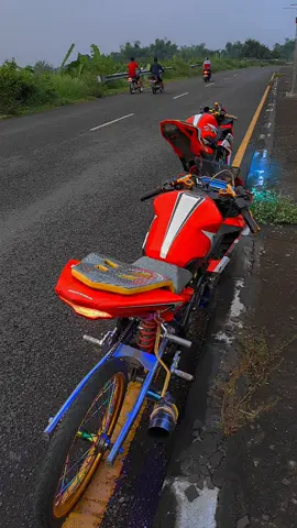 #trending #viraltiktok #fypシ #foryou #fyp #trend #cbr #cbrminimalis #cbrjarijariindonesia  #cbrmodifikasiindonisea 
