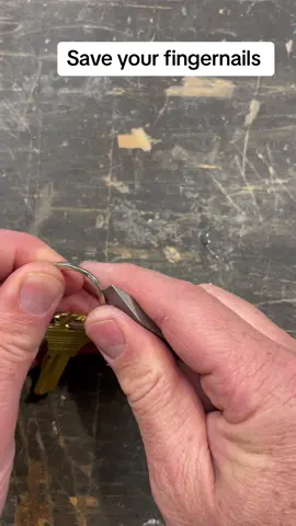 Using The Mighty Bar on a split ring keychain.  #edc #themightybar 