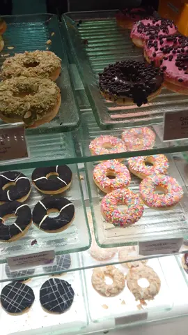 ViDeo Mentahan Lagi....!! #DiegoFasmocy #ViraL #ViraLDiTiktok #Fyp #HeaLing #KuLiner #ViDeoMentahan #Mentahan #ViDeo #Donat #JCO #DunkinDonuts #Prank #Story #Nongkrong #KotaPahLawan #Surabaya #JawaTimur #InDonesia 