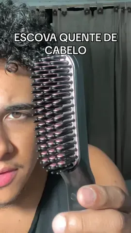 dessa vez comprei a escova que esquenta certa (to pegando o jeito ainda) Lembrando que da pra alisar a barba tambem (tenho 1% de barba) #escovaquente #escovadecabelo #alisando o cabelo 