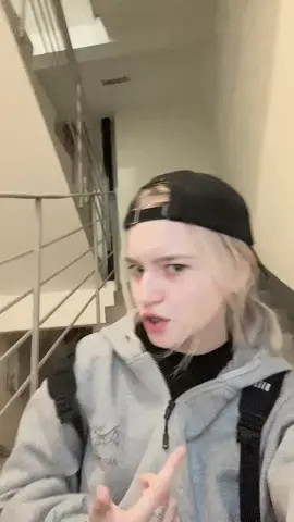 опять на лестнице