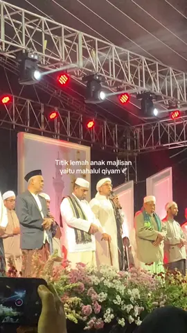 puncak kerinduan🤍🤍🤍#zahirmania #fyp #mahalulqiyam #majlissholawat #habibalizainalabidinassegaf #majlisazzahir #majlissholawatindonesia #sholawatan 