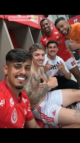 Vestiário do Inter após a vitória sobre o River Plate #gatosdabola #gatosdofutebol #futebol #mariachuteira #internacional #colorado #libertadores 