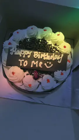 Banyak” bersyukur masih bisa kuat sampai detik ini #hbdtome #hbdday #itsmybrithday #fyp #happybirthdaytome #happybirthdaysong 