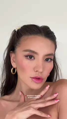 Do freckles look good on me? 🍓  #strawberrymakeup #strawberrymakeuplook #strawberrymakeuptutorial 