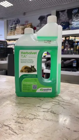 Apresentamos o Herbalvet.                           Desinfetante Bactericida, fungicida, protozoaricida e viricida.                               Altamente concentrado. #pet #limpeza #ourofino #herbalvet 