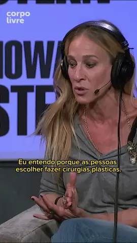 Sarah Jessica Parker fala sobre a difícil realidade enfrentada por mulheres que estão envelhecendo sob constante pressão estética. A atriz comenta sobre o julgamento cruel que muitas vezes recai sobre essas mulheres com base em suas aparências. Sarah (@sarahjessicaparker) compartilha que, apesar de não ter optado por fazer procedimentos estéticos, ela não condena as mulheres que fazem essa escolha, reconhecendo que essa decisão pode ser uma resposta à intensa pressão imposta pela sociedade. Todos têm o direito de se sentir bem consigo mesmos e de fazer o que consideram necessário para cultivar a autoconfiança e a felicidade, mas é importante avaliarmos se estamos fazendo coisas porque queremos ou porque sentimos que a sociedade nos pressiona.  O que você pensa sobre isso? Edição & Tradução: Equipe Movimento Corpo Livre  #corpolivre #pressaoestetica #sejaseupropriopadrao #etarismo 