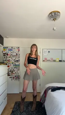 lovejoy tonight !!! what do I wear !! #lovejoy #wilbursoot #lovejoyconcert #wuiolovejoy #lovejoypioneertown 