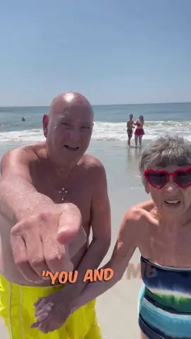 Beach photos interuppted by wholesome elderly couple! (via @melchicha) #wholesome #funny #fyp