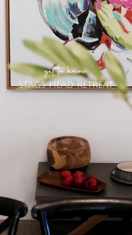 A large, decadent house that will house the whole family and then some (if you want to invite them 😂 ) #MudgeeRegion #MudgeeWine #MudgeeFood #destinationnsw #couplesgetaway #roomtobreathe #mudgeeaccommodation #visitnsw #countrynsw #farmstayaustralia #girlsgetaways #boutiqueaccomodation #fyp #viral #luxurystays #wineries