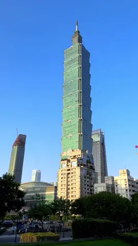 Why do we love Taipei? Here’s why 😍 I’ve lived in this city and everyday was an amazing experience. Taipei is known for it’s convenience and safety. Being able to witness various places such as Taipei 101, Chiang Kai-Shek Memorial Hall, and many others were a spectacle to behold. Let me know why you love Taipei city😄 Follow @taiwanvisuals for more Taiwan content✨ #taipei101 #taipeicity #taipeilife #foryou 