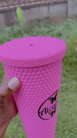 Cute bottles available 🥳🥳🥳#foryou #foryoupage #amazingwaterbottles #fyp #tiktokviraltrending #waterbottles #tiktokviralvideo #tiktoktrending #tiktok #tiktokuganda 