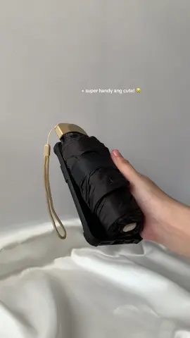 Natutuwa ako legit! 🥹 Lifesaver to sa mga ayaw nagdadala payong kasi takaw space & nakakatamad 😭 pwede mo siya hawakan lang with ur phone tas kasyang kasya sa pouch!!! 🥹❤️ #MiniUmbrella #UmbrellaTiktok #UmbrellaPH #miniumbrellafolding #tiktokfinds #tiktokhaul #tiktokshop #tiktokbudol #tiktokshopph #fyp #foryou #bestpurchase #musthave 