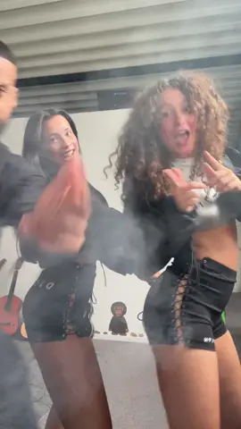 Wat gaan wij doen met deze outfits?👀 #fyp #foryou #dancers #birthday #dydytje ##fakebodyy⚠️