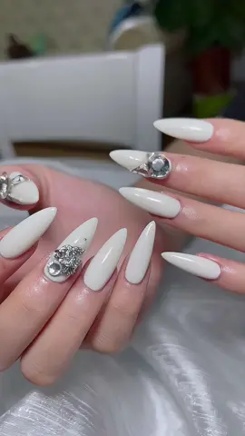 Màu trắng sữa chua kên tay vẫn cứ sang 