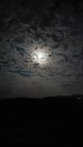 Ay ışığı 🌙✨ #gecestoryleri #storylikvideolar📌  #ayışığı #bulut #14promax  #kesfet 
