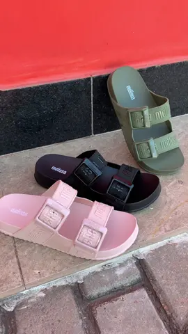 O quanto essa Melissa Cozy Slide veio linda não é possivel nem descrever‼️❤️ #muitoapaixonada #melissaoficial #melissacozyslide #melissaporamor 