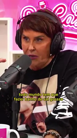 Banhos maravilhosos para essa quinta-feira! Bora afastar as energias negativas, galera? 💚 Lembrando que o banho de sal grosso deve ser feito uma, no MÁXIMO duas vezes por semana, para não prejudicar a sua aura. Corte do @poccast. #tiktok #marciasensitiva #sensemarcia #conselhos #dicas
