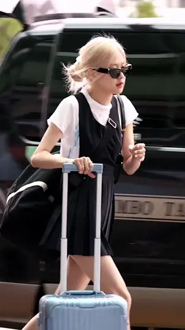 Rosé ở sân bay hôm này xinh xỉu #fypシ #blackpink #xh #rosé 