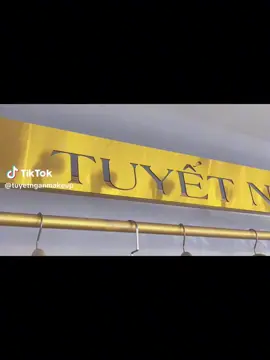 Chào mừng mọi người đến với không gian váy luxury của nhà Tuyết Ngân🥰🥰🥰#tuyetnganmakeupacademy #makeupcodau #vaycuoiluxury #xuhuong 