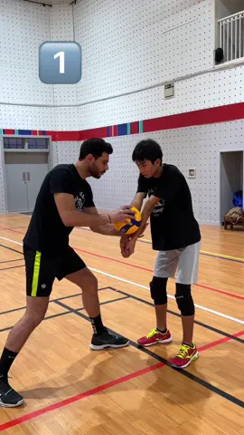Bump tutorial from professionall volleyball coach😎✅ #volleyball #dubai #indoorvolleyball #tutorial #beginners