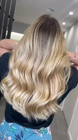 Rubio precioso 🤍✨ #balayage #hairtok #pelorubio #rubiosperfectos #rubiodoradoclaro #mechas #mechasbalayage #mechasrubias #loirosperfeitos #loira #rubia #peluqueria #cambiodelook 