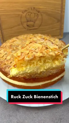 Der schnellste & leckerste Bienenstich der Welt😍 Boden: 4 Eier 150g Butter 150g Zucker 1 Pck Vanillezucker 150g Mehl 3 TL Backpulver 100g Mandeln gehobelt Mandelhaube: 50g Butter  40g Zucker 2 TL Honig Creme: 400ml Sahne 1 Pck Paradiescreme Vanille #bienenstich #bienenstichkuchen #backen #kuchenrezept #fy #rezept 