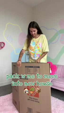 I can’t believe that I’m moving out🏠 @Bloom Nutrition #teambloom #moving #movingout #packing #movingintoanewhouse 