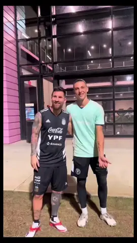 Tatuou a assinatura do Messi