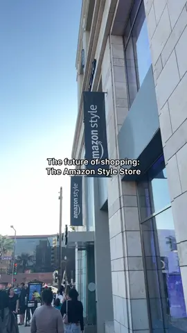 #Thefuture of #shopping is here 🛍️🛒 #amazonstylestore #amazonstorefront #shoppingtok #thefutureishere #thejetsons #shoppingaddict #shoppingfun #losangeles 