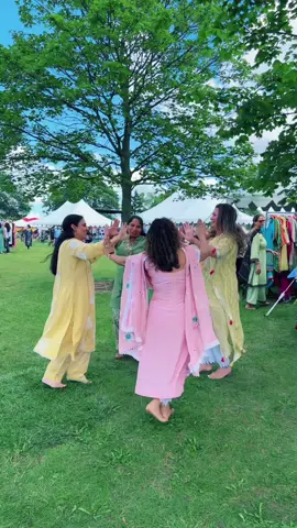 Boli pauni peni eh 🥰 Dc: @Sargun Dhillon  @Khush💃🏻 | bhangra & gidha #giddha #trendingpunjabisong #bhangramom #bhangragidha💃🕺🏻 #punjabanqueen #punjabimela #punjabievent #giddhatrends 