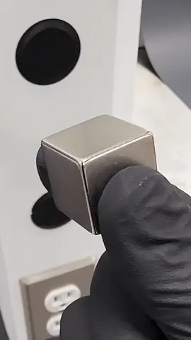 I accidentally killed this magnet #Science  #nilered 