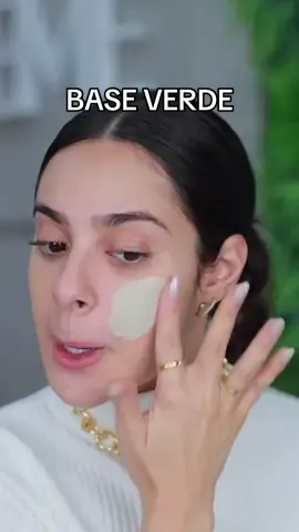 FIONA É VOCÊ? 💚🤣 Hoje o teste blogueiristico foi do BB CREAM MAGIC da @loreal_brasil , ele promete hidratação, textura leve e adaptação ao tom da pele. Como escrevi no vídeo, eu testei NO MEU TOM e super funcionou, porém uma pele preta ou mais branquinha teria que fazer o teste 😆 Eu AMEI a textura, achei bem dia a dia pq é mega fácil de usar, oq vc achou amiga? Compraria? ❤️ Ib: @therealfaithallison @munera.aaa #maquiagemprofissional #maquiagemtiktok #maquiagembrasil #resenhadeprodutos #resenhamaquiagem #preparacaodepele #testedeprodutos #testedebase #baseverde 