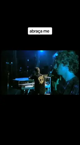 espontâneo abraça me #Andrevaladao #abracame #espontaneo #louvoresbrasil 