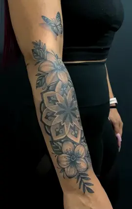 ⚠️Tattoo mandala para mujer ⚠️  ♥️ Chica con flores y mandala en el brazo ✨  #tattoomandala #tattoopuntillimos   #tattoogirl🥰 #tattoos #foryoupage  #fyp #fypシ゚viral #artist #tattootiktok 