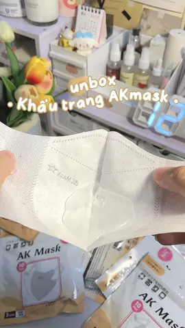Ra đường không có khẩu trang là không đi đâu hết lun ấy #khautrangAKmask #unbox #unboxing #LearnOnTikTok #mcv #muataitiktok #xh #fyp #xuhuong 