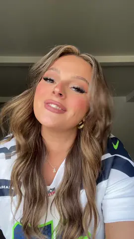 Go sports! #seahawks #seattleseahawks #seattle #football 