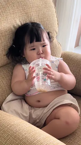 tea time  minum kopi dulu #桃baby #baby #babygemuk #cutebaby #chubbybaby #桃🍑 #🍑 #cute 