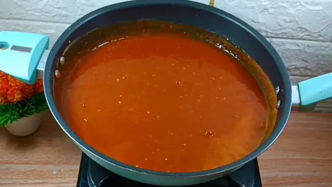 Resep saos racikan serbaguna untuk telur gulung, bakso goreng, dimsum, segala gorengan, cocok untuk jualan..  Bahan: - 100gr cabe rawit - 100 GR cabe merah keriting - 6 siung bawang putih - 50 GR gula merah - 200 GR saos sambal (sasa)  - 1 sdm garam - 2 sdm gula pasir - 1 sdm msg - 1 sachet kaldu bubuk - 1 liter air - 4 sdm tepung maizena (larutkan dengan air) #mamavidiafanpage 