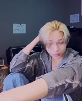 just ni-ki staring at the camera 🙉 *sorry for the quality* #enhypen #niki #weverselive #enhypenupdate #enhypenmember #sxftie_riki7 #tiktok #fypage #fyp #fyptiktokkkkk #fyyyyyyyy #fyppppppppppppppppppppppp #fypシ゚viral #FYP #ni_ki #fyp 