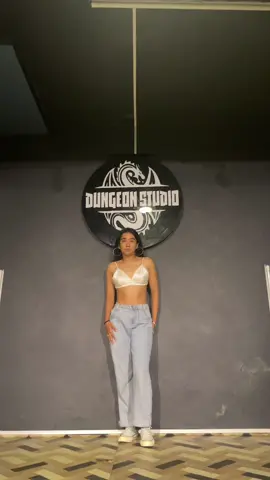 DC - @sunainashrestha  Space- @DUNGEON STUDIO  #zephys #motupatlucrewnepal #rtsvlog #aaratishrestha 