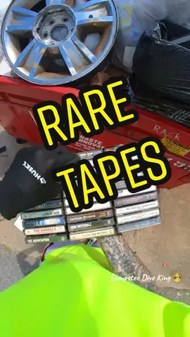 Found a box full of rare ....... and vintage XXL vhs tapes 👧 😲  Are these valuable ??  Wait to see  #dumpsterdiveking #dumpsterdiving #eagles #acdc #xxx 