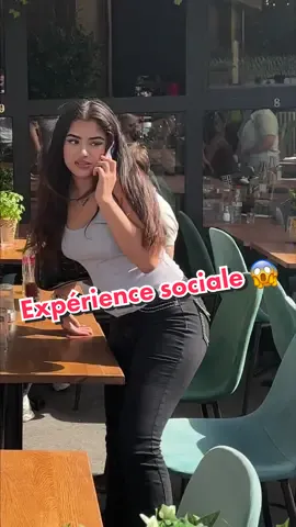Expérience sociale 😱😱 put something in the glass #bsmprank #pourtoi #foryou #fypシ #explore #fyp #paris #tiktokfrance #foryoupage #respect #experience #experiencesocial #socialexperiment #experiencesociale 