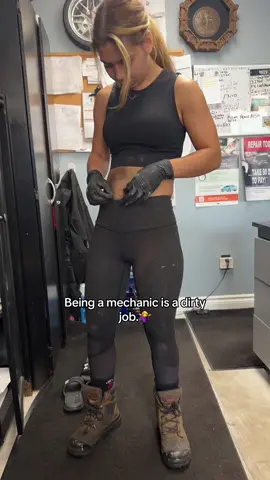 #fyp #foryou #womenintrades #mechanic #femalemechanic #cargirl #cars #apprentice #mechanicshop #mechaniclife #brakejob #oil #grease #dirty #croptop #myjob #girlmechanic 
