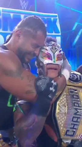 Rey Mysterio wins the WWE US Championship! 🇺🇸 🏆 #WWE #SmackDown #ReyMysterio #USTitle #LWO